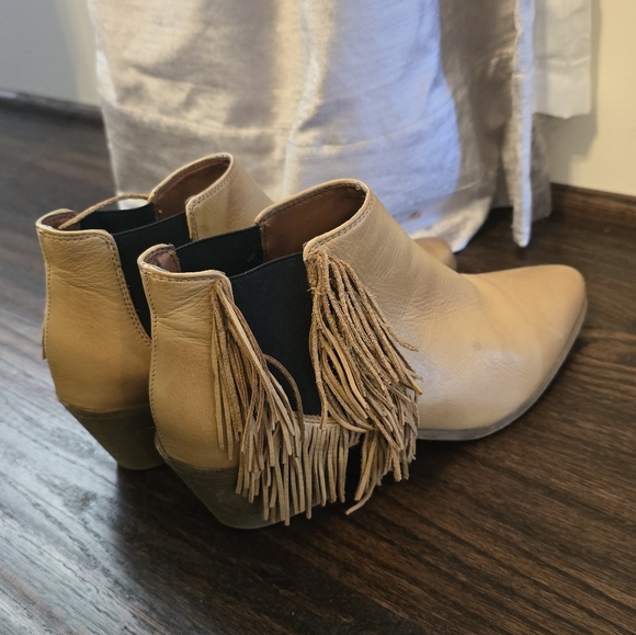 ZARA Leather Boots in Tan / Beige - Picture 6 of 7